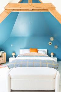 Loft tout confort avec parking et à moins 15 min Caen et des Plages