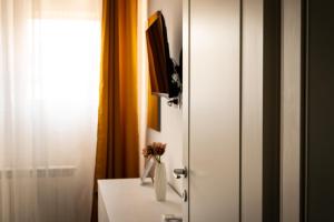 Upper San Pietro elegant flat on metro A with a view