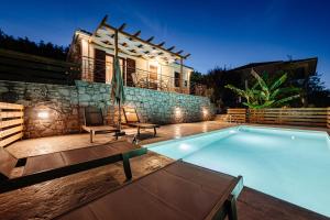 Vozas Villas - Traditional Houses with Great View