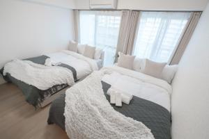 1 minute from Higashi-Shinjuku Station Large living room