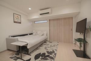 1 minute from Higashi-Shinjuku Station Large living room