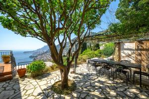 Villas Beautiful Villa with Sea View in Roquebrune-Cap-Martin : photos des chambres