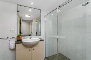 Pyrmont paradise - Anzac bridge view inrooms BOW66