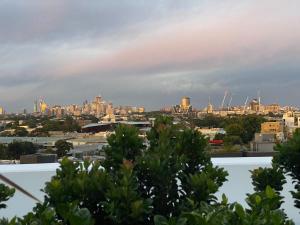 Airport Luxury Like New Sunny Home Long Term Preferred