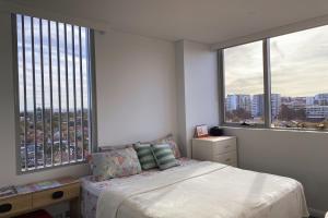 Airport Luxury Like New Sunny Home Long Term Preferred