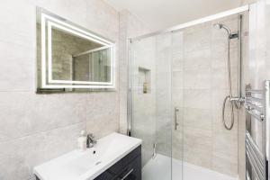 1-Bedroom Apartment in Leamington Spa with Free Parking