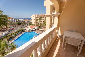 Castle Harbour Apartment with Heated Pool