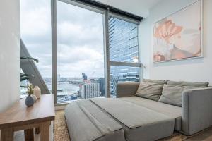 MEL WSP irresistible 3br2ba Apt Parking Pool GYM