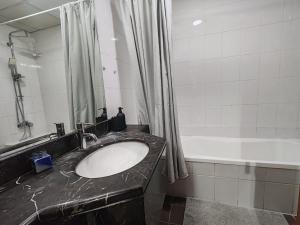 Burj Al Nujoom Luxurious Apartment Downtown Dubai Mall