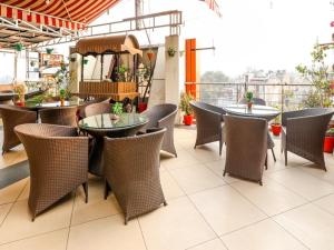 Hotel Palm Dor - 02 Mins from New Delhi Railway Station