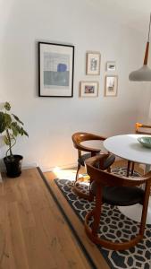 BC14 Cosy sunlit studio