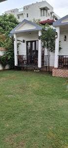 Courtyard By Palm