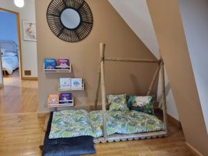 Maisons de vacances Au Mont De La Rive #Jaccuzi et Mont-Saint-Michel # : photos des chambres