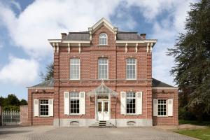 Landhuis uit 1899 met grote tuin