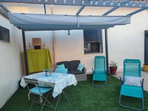 B&B / Chambres d'hotes Chez Brigitte Chambre d hotes avec cour privative,piscine, : photos des chambres