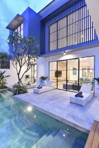 Sleeps 20 people close to Finns Beach Club & Atlas