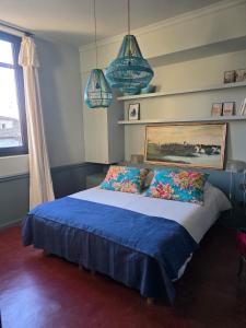 Maison des Remparts Intra-Muros spacieuse Patio avec Bassin Wifi Parking Gratuit