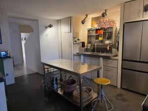 Maison des Remparts Intra-Muros spacieuse Patio avec Bassin Wifi Parking Gratuit