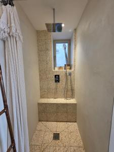 Appartements Maison des Remparts Intra-Muros spacieuse Patio avec Bassin Wifi Parking Gratuit : photos des chambres