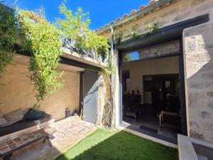 Appartements Maison des Remparts Intra-Muros spacieuse Patio avec Bassin Wifi Parking Gratuit : photos des chambres