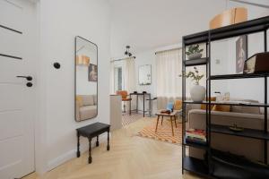 Elegant Apartment Czerska Near Łazienki Królewskie by Noclegi Renters