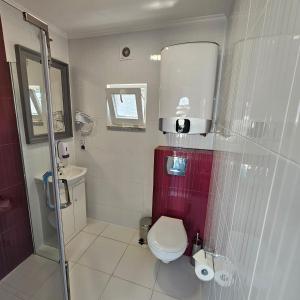 Domki nad jeziorem 2