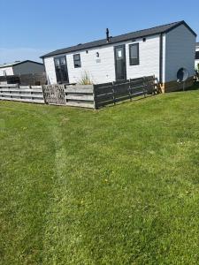 Neues Ferienhaus Nr 86 für bis zu 5 Persdirekt am Wattenmeer, hundefreundlich eingezäunt