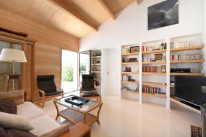 203 Lenvironnementale Villa with pool