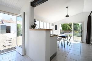 203 Lenvironnementale Villa with pool