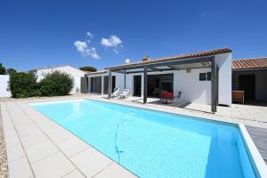 203 Lenvironnementale Villa with pool
