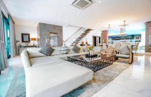 Pattaya Near Beach & Walk Street Luxury Villa