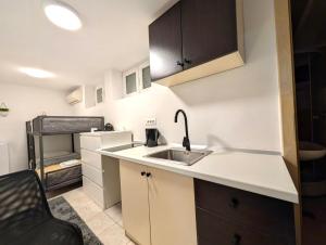 Miniscule Condo w Ensuite Bathroom