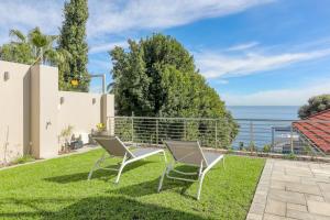 Lisburn On Clifton Beach House - Modern with views