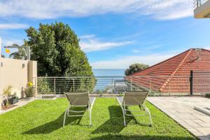 Lisburn On Clifton Beach House - Modern with views