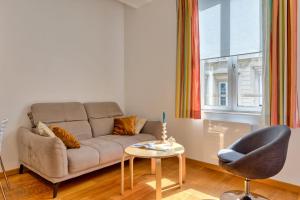 Virginie F2 central et agréable avec parking !