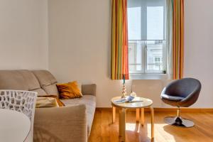 Virginie F2 central et agréable avec parking !