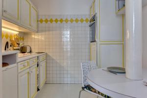 Virginie F2 central et agréable avec parking !