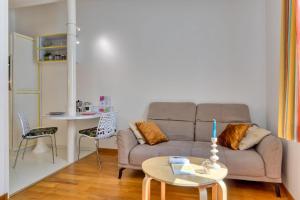 Virginie F2 central et agréable avec parking !