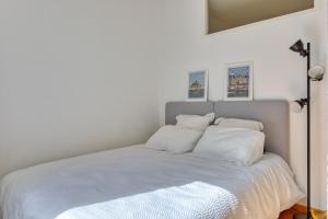 Virginie F2 central et agréable avec parking !