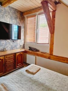 All House near the Castel Książ 503-608-088