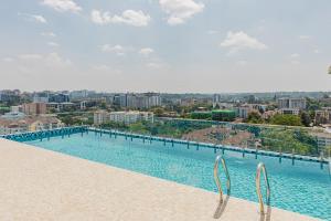 Modern Haven 1BR with a View