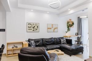 Modern Haven 1BR with a View