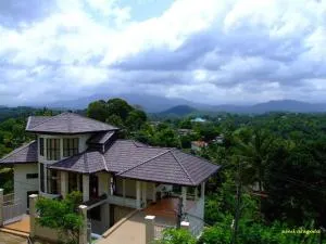 Kandy Sunrise - Madulkele