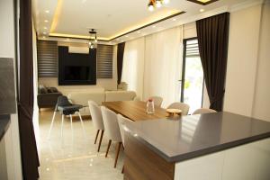 Luxury Villa with Private Pool and Jacuzzi