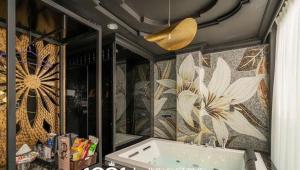 Ngan Le Mot Dem Hotel - Khach San 1001 Unique Love Hotel