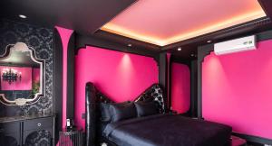 Ngan Le Mot Dem Hotel - Khach San 1001 Unique Love Hotel