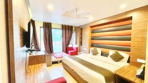 LUXUARY STAY # SAV-OY Mussoorie,Near MALL ROAD, FAMILY HOTEL Restaurant-LIFT And Private Parking Facilities-A Top Rated Three Star Hotel IN MUSSOORIE