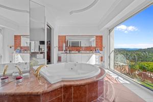 Villas Prestigious Villa in Mougins 6 bedrooms spa cinema and nightclub : photos des chambres
