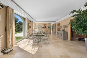 Villas Prestigious Villa in Mougins 6 bedrooms spa cinema and nightclub : photos des chambres