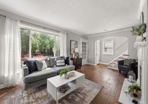 Cozy 3-Bedroom Near Cleveland